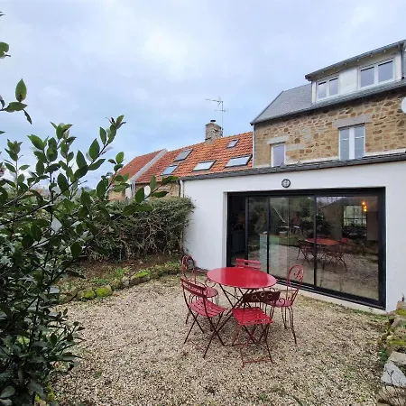 House With 3 Bedrooms And 2 Bathrooms In Casa de Férias Carolles