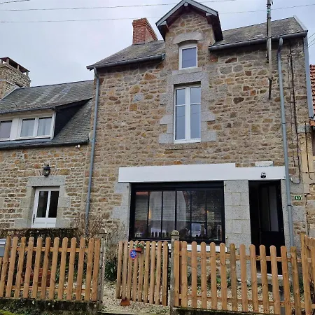 House With 3 Bedrooms And 2 Bathrooms In Casa de Férias *